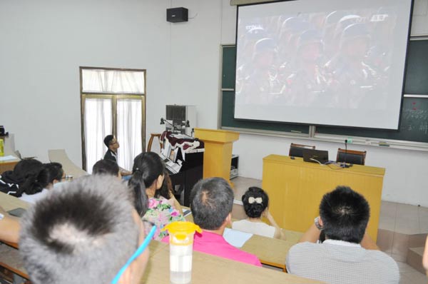华东神学院师生观看阅兵仪式,并为世界和平祈祷 华东神学院师生观看阅兵仪式,并为世界和平祈祷
